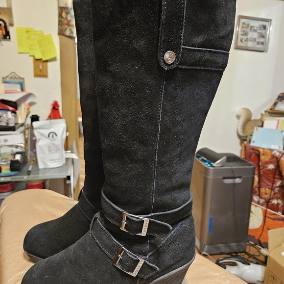 BEARPAW Tall Suede Wedge Boots, Thick Wool Lining and Sheepskin Footbed. - Picture 8 of 9